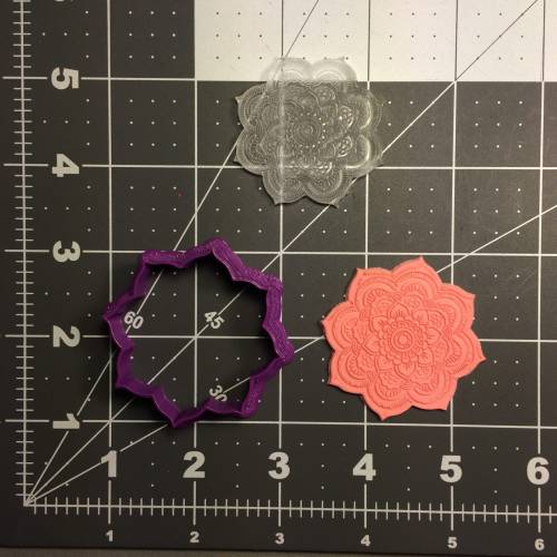 flower-100-cookie-cutter-and-stamp-embossed-1
